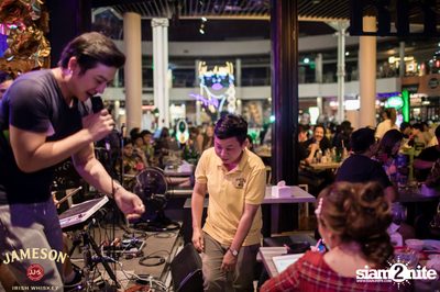 คืนวันศุกร์ ที่ เริงลลิล Retro Bar — photo 97