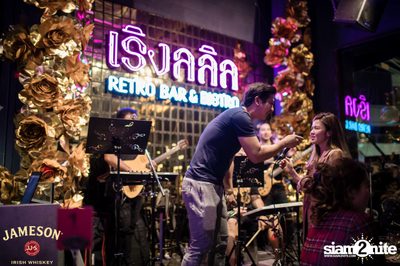 คืนวันศุกร์ ที่ เริงลลิล Retro Bar — photo 100