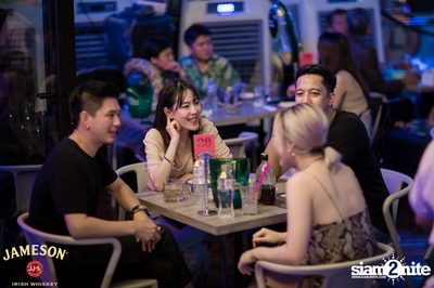 คืนวันศุกร์ ที่ เริงลลิล Retro Bar — photo 119