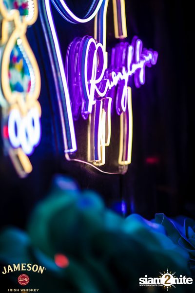 คืนวันศุกร์ ที่ เริงลลิล Retro Bar — photo 125