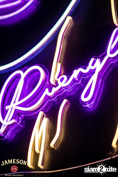 คืนวันศุกร์ ที่ เริงลลิล Retro Bar — photo 127
