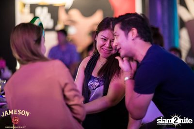 คืนวันศุกร์ ที่ เริงลลิล Retro Bar — photo 128