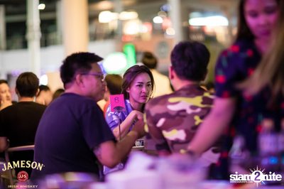 คืนวันศุกร์ ที่ เริงลลิล Retro Bar — photo 129