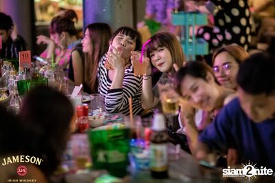 คืนวันศุกร์ ที่ เริงลลิล Retro Bar — photo 137