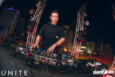 UNITE at K-PUB YG Republique (Album 2) — photo 6