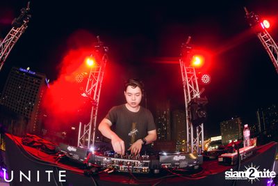UNITE at K-PUB YG Republique (Album 2) — photo 19