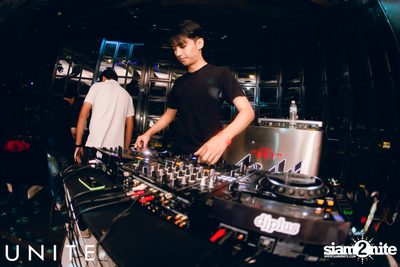 UNITE at K-PUB YG Republique (Album 2) — photo 39
