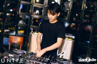 UNITE at K-PUB YG Republique (Album 2) — photo 40
