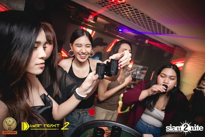 White & Party Party ที่ บาร์ เน็กซ์ ดอร์ — photo 13