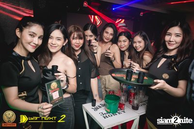 White & Party Party ที่ บาร์ เน็กซ์ ดอร์ — photo 14