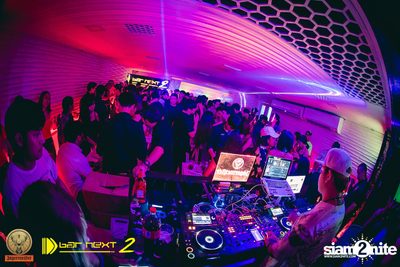 White & Party Party ที่ บาร์ เน็กซ์ ดอร์ — photo 32