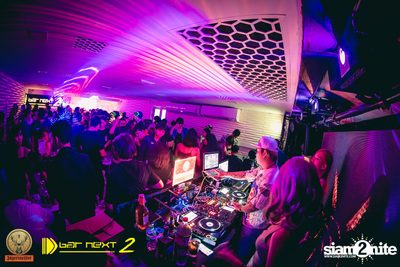White & Party Party ที่ บาร์ เน็กซ์ ดอร์ — photo 34