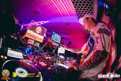 White & Party Party ที่ บาร์ เน็กซ์ ดอร์ — photo 35