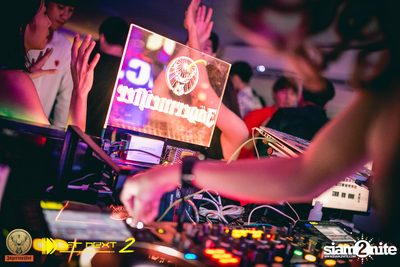 White & Party Party ที่ บาร์ เน็กซ์ ดอร์ — photo 60