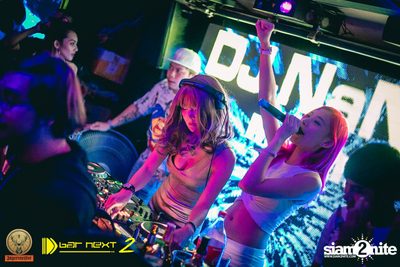 White & Party Party ที่ บาร์ เน็กซ์ ดอร์ — photo 85