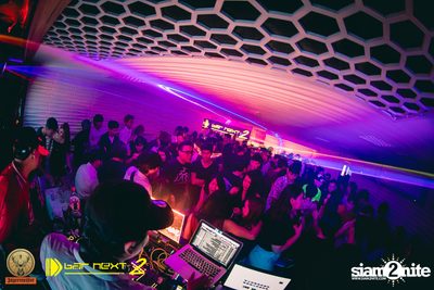 White & Party Party ที่ บาร์ เน็กซ์ ดอร์ — photo 102