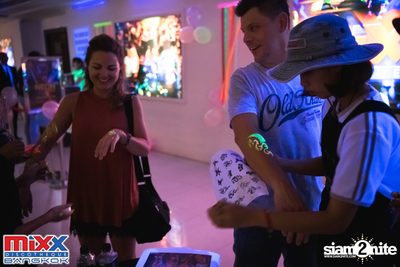 Neon BeatZ Party at MIXX Bangkok — photo 39