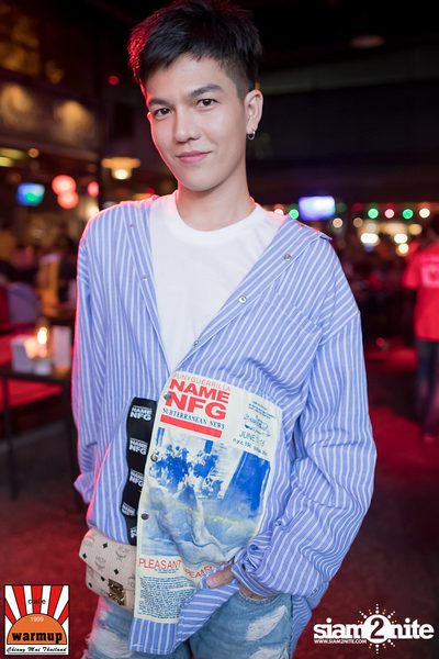 อ๊อฟ ปองศักดิ์ ที่ วอร์ม อัพ คาเฟ่ เชียงใหม่ — photo 4