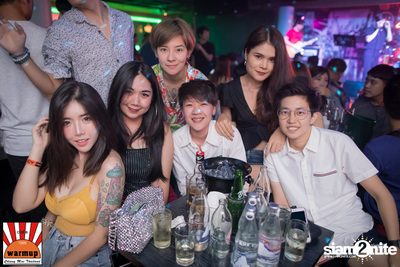 อ๊อฟ ปองศักดิ์ ที่ วอร์ม อัพ คาเฟ่ เชียงใหม่ — photo 17