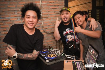 Meyou at 20Something Bar — photo 16