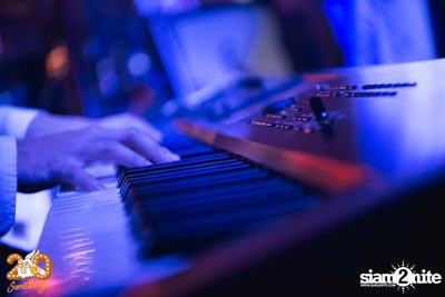 Meyou at 20Something Bar — photo 50