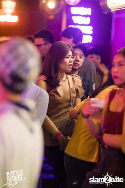 Portrait ที่ บ็อทเทิลร็อคเก็ต คราฟท์เบียร์บาร์ — photo 25