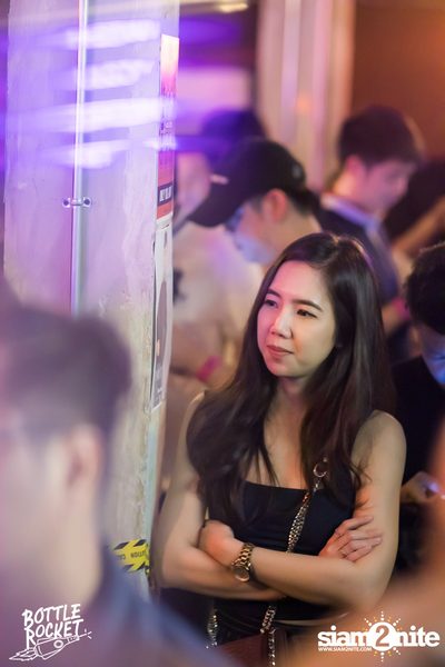 Portrait ที่ บ็อทเทิลร็อคเก็ต คราฟท์เบียร์บาร์ — photo 97
