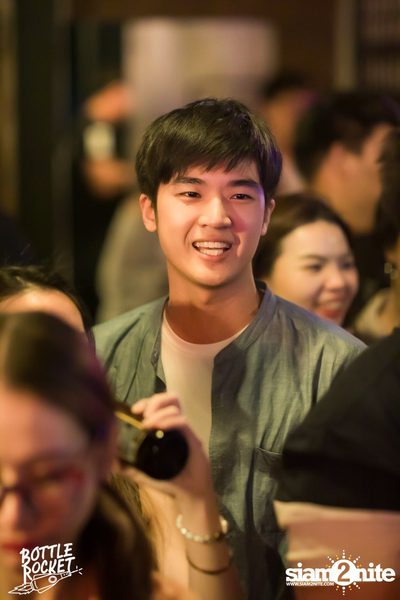 Portrait ที่ บ็อทเทิลร็อคเก็ต คราฟท์เบียร์บาร์ — photo 104