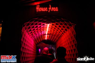 Hot Pants Meets Stilettos Party at MIXX Bangkok — photo 47