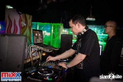 Hot Pants Meets Stilettos Party at MIXX Bangkok — photo 50
