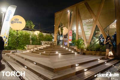 Atom Chanakan ที่ ทอร์ช เรสเตอร์รอง แอนด์ บาร์ — photo 2