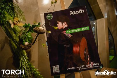 Atom Chanakan ที่ ทอร์ช เรสเตอร์รอง แอนด์ บาร์ — photo 4