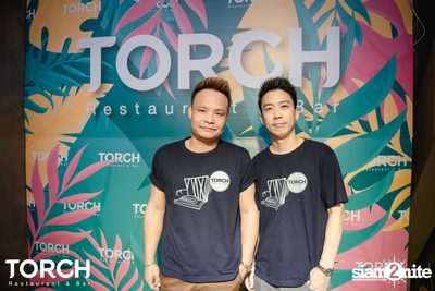 Atom Chanakan ที่ ทอร์ช เรสเตอร์รอง แอนด์ บาร์ — photo 8