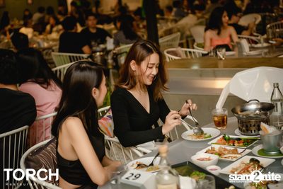 Atom Chanakan ที่ ทอร์ช เรสเตอร์รอง แอนด์ บาร์ — photo 10