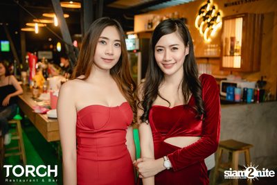 Atom Chanakan ที่ ทอร์ช เรสเตอร์รอง แอนด์ บาร์ — photo 27