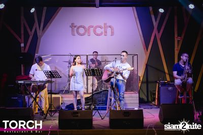 Atom Chanakan ที่ ทอร์ช เรสเตอร์รอง แอนด์ บาร์ — photo 28