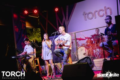 Atom Chanakan ที่ ทอร์ช เรสเตอร์รอง แอนด์ บาร์ — photo 31