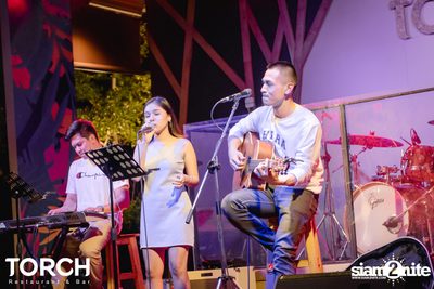 Atom Chanakan ที่ ทอร์ช เรสเตอร์รอง แอนด์ บาร์ — photo 32
