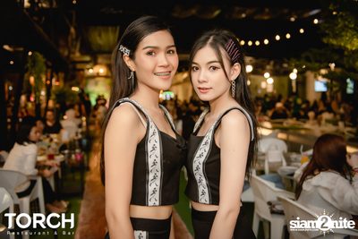 Atom Chanakan ที่ ทอร์ช เรสเตอร์รอง แอนด์ บาร์ — photo 33