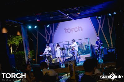 Atom Chanakan ที่ ทอร์ช เรสเตอร์รอง แอนด์ บาร์ — photo 35