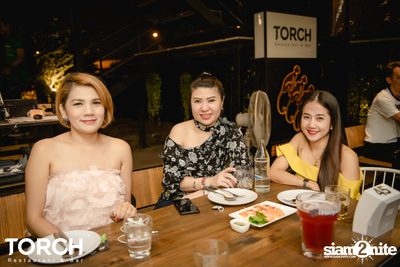 Atom Chanakan ที่ ทอร์ช เรสเตอร์รอง แอนด์ บาร์ — photo 36
