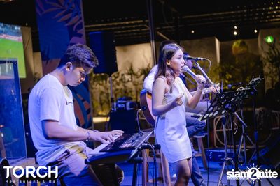 Atom Chanakan ที่ ทอร์ช เรสเตอร์รอง แอนด์ บาร์ — photo 38