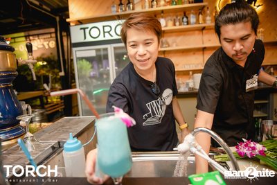 Atom Chanakan ที่ ทอร์ช เรสเตอร์รอง แอนด์ บาร์ — photo 60