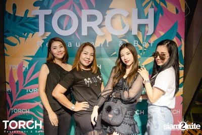 Atom Chanakan ที่ ทอร์ช เรสเตอร์รอง แอนด์ บาร์ — photo 61