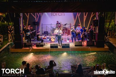 Atom Chanakan ที่ ทอร์ช เรสเตอร์รอง แอนด์ บาร์ — photo 89