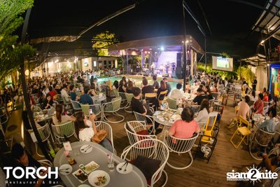 Atom Chanakan ที่ ทอร์ช เรสเตอร์รอง แอนด์ บาร์ — photo 92