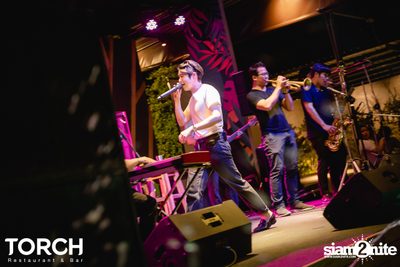 Atom Chanakan ที่ ทอร์ช เรสเตอร์รอง แอนด์ บาร์ — photo 97