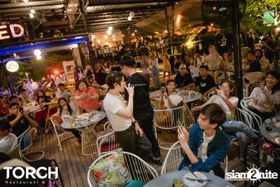 Atom Chanakan ที่ ทอร์ช เรสเตอร์รอง แอนด์ บาร์ — photo 105