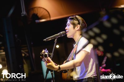Atom Chanakan ที่ ทอร์ช เรสเตอร์รอง แอนด์ บาร์ — photo 108