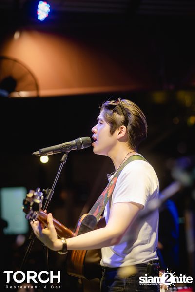Atom Chanakan ที่ ทอร์ช เรสเตอร์รอง แอนด์ บาร์ — photo 110